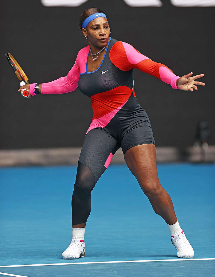Serena William plays tennis